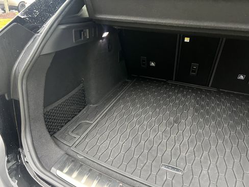 Used 2019 Jaguar F-PACE Premium image 37