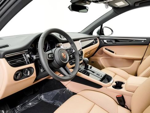 New 2026 Porsche Macan AWD/4WD image 4