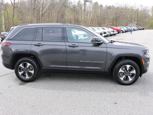 Used 2023 Jeep Grand Cherokee 4WD 4xe image 9