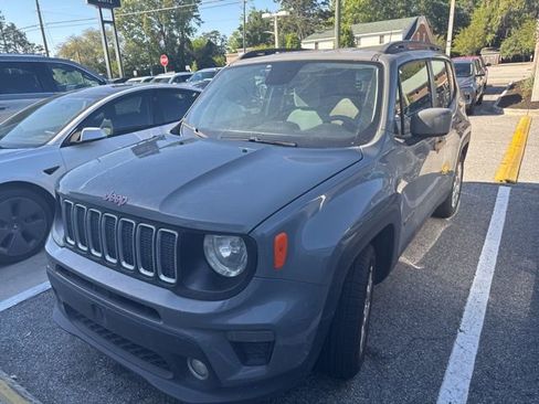 Used 2019 Jeep Renegade Latitude image 3