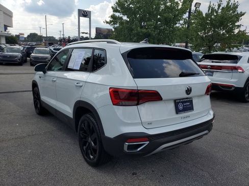 Used 2023 Volkswagen Taos SE w/ Panoramic Sunroof Package FWD image 6