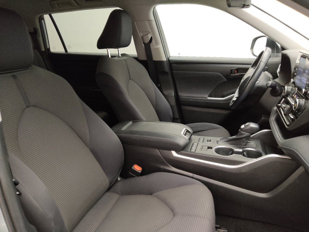 Used 2021 Toyota Highlander LE AWD/4WD image 21