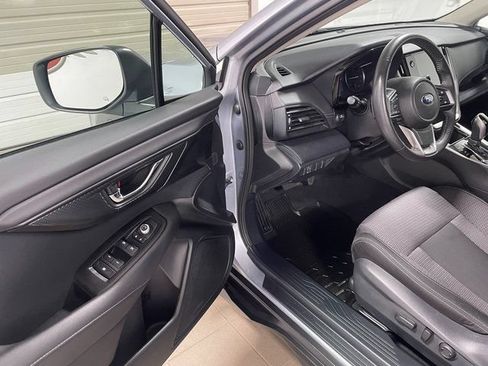 Used 2025 Subaru Outback Premium AWD/4WD image 11