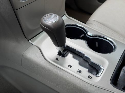 Used 2012 Jeep Grand Cherokee Laredo RWD image 15