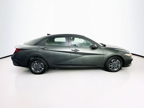 Used 2024 Hyundai Elantra SEL image 10