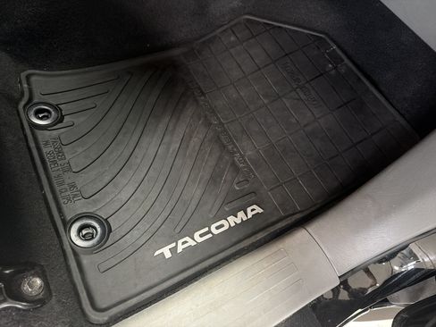 Used 2014 Toyota Tacoma 4x4 Regular Cab image 24