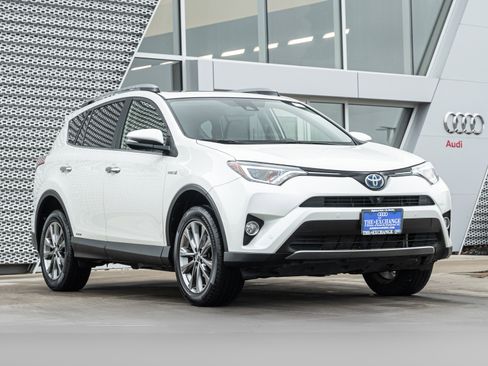 Used 2017 Toyota RAV4 Limited image 1