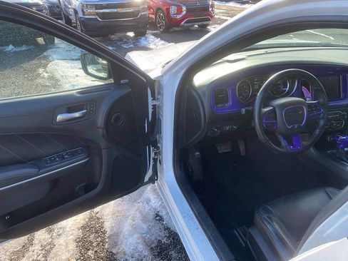 Used 2019 Dodge Charger SXT w/ Plus Group image 10