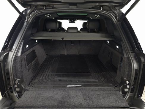 Used 2025 Land Rover Range Rover SE image 6