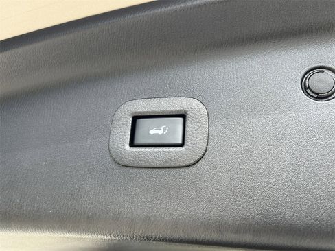 Used 2022 INFINITI QX80 Sensory w/ Cargo Package image 32