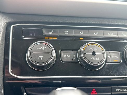 Used 2021 Volkswagen Atlas SEL R-Line image 32