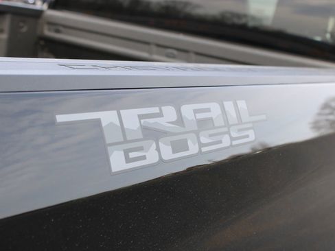 Used 2025 Chevrolet Silverado 1500 Custom Trail Boss w/ Dark Appearance Package AWD/4WD image 10