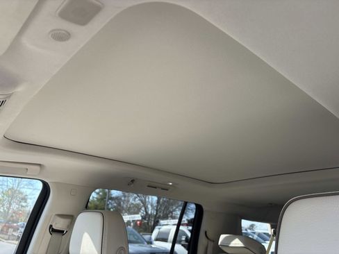 Used 2021 GMC Yukon XL Denali w/ Denali Premium Package image 17