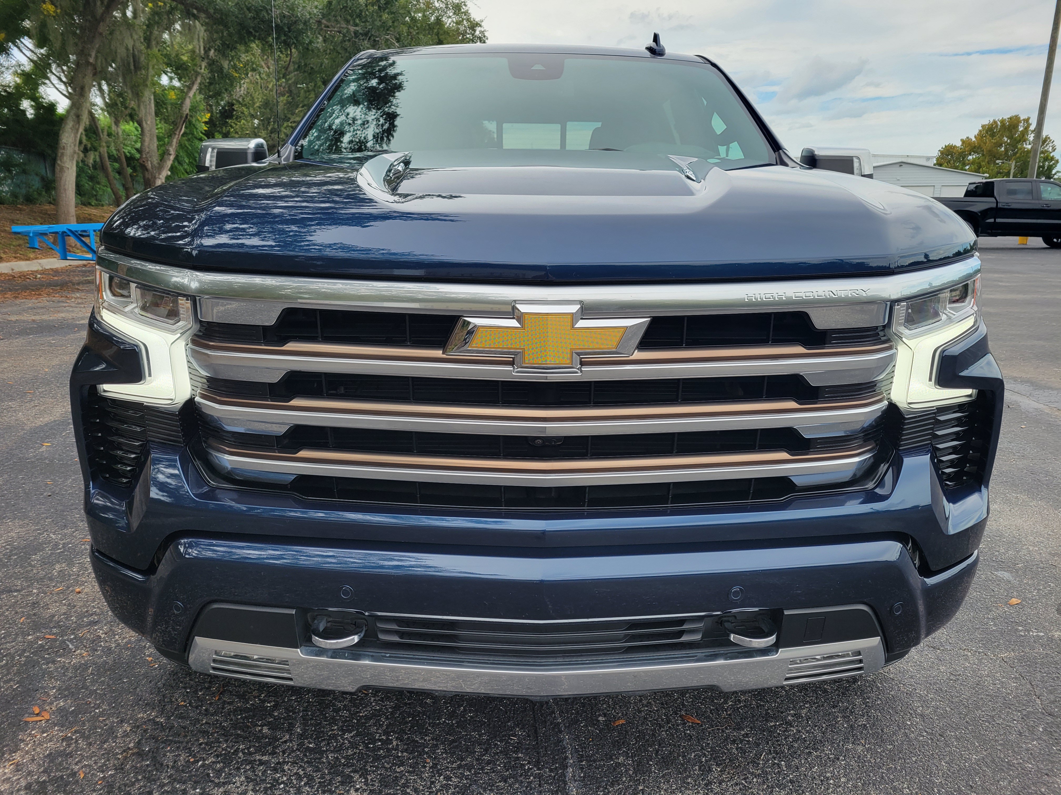 Used 2022 Chevrolet Silverado 1500 High Country w/ Z71 Off-Road Package AWD/4WD image 2