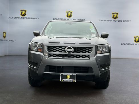 Used 2025 Nissan Frontier SV image 2