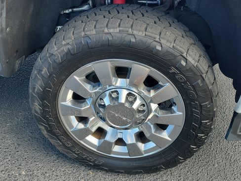 Used 2019 GMC Sierra 2500 Denali w/ Duramax Plus Package AWD/4WD image 8