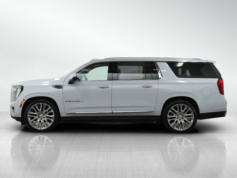 Used 2026 GMC Yukon XL Denali w/ Denali Reserve Package AWD/4WD image 2