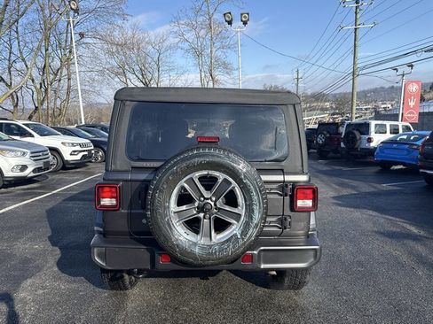 Used 2019 Jeep Wrangler Unlimited Sahara image 5