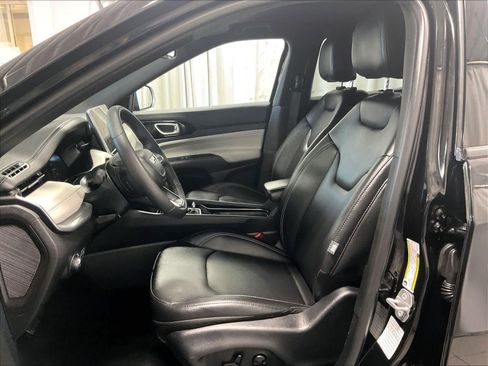 Used 2025 Jeep Compass Limited AWD/4WD image 10