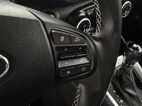 Used 2025 Hyundai Venue Limited FWD image 7
