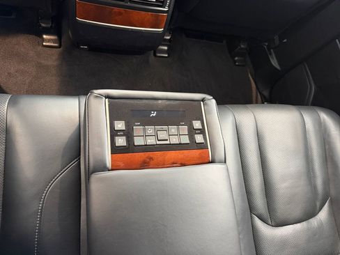Used 2019 Lexus LX 570 4WD w/ Luxury Package image 31