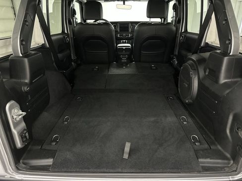 Used 2021 Jeep Wrangler Unlimited Sahara AWD/4WD image 28