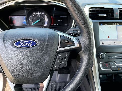 Used 2017 Ford Fusion SE w/ Fusion SE Technology Package AWD/4WD image 24
