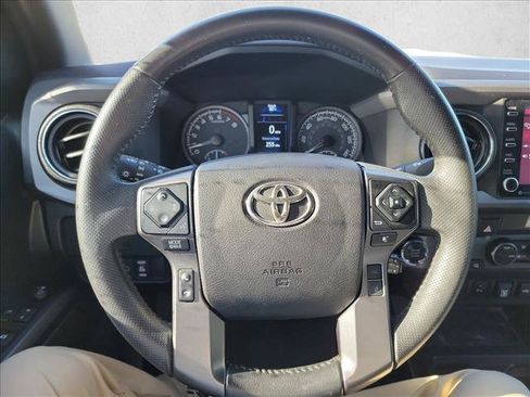 Used 2022 Toyota Tacoma TRD Off-Road w/ Technology Package AWD/4WD image 16