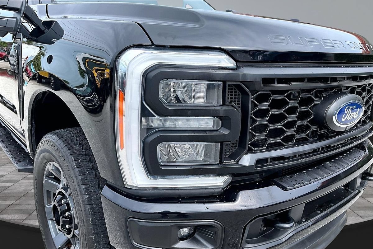 Used 2024 Ford F250 Lariat w/ Sport Appearance Package AWD/4WD image 35
