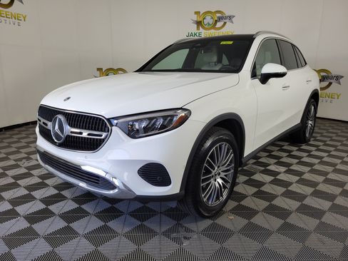 Used 2025 Mercedes-Benz GLC 300 4MATIC image 3