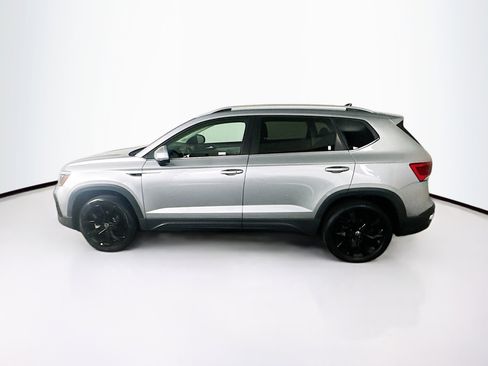 Used 2024 Volkswagen Taos SE image 4