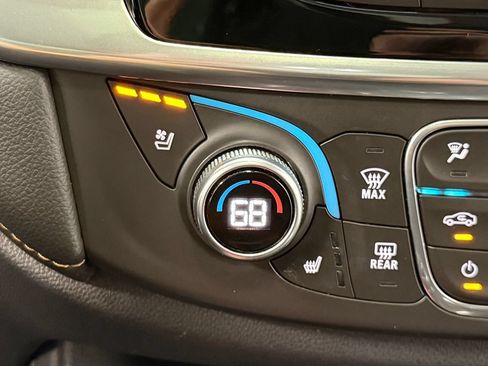 Used 2018 Chevrolet Traverse Premier AWD/4WD image 26