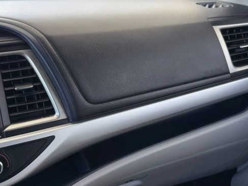 Used 2019 Toyota Highlander LE FWD image 23