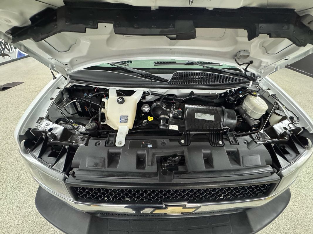Used 2017 Chevrolet Express 3500 LT w/ LT Preferred Equipment Group RWD image 28
