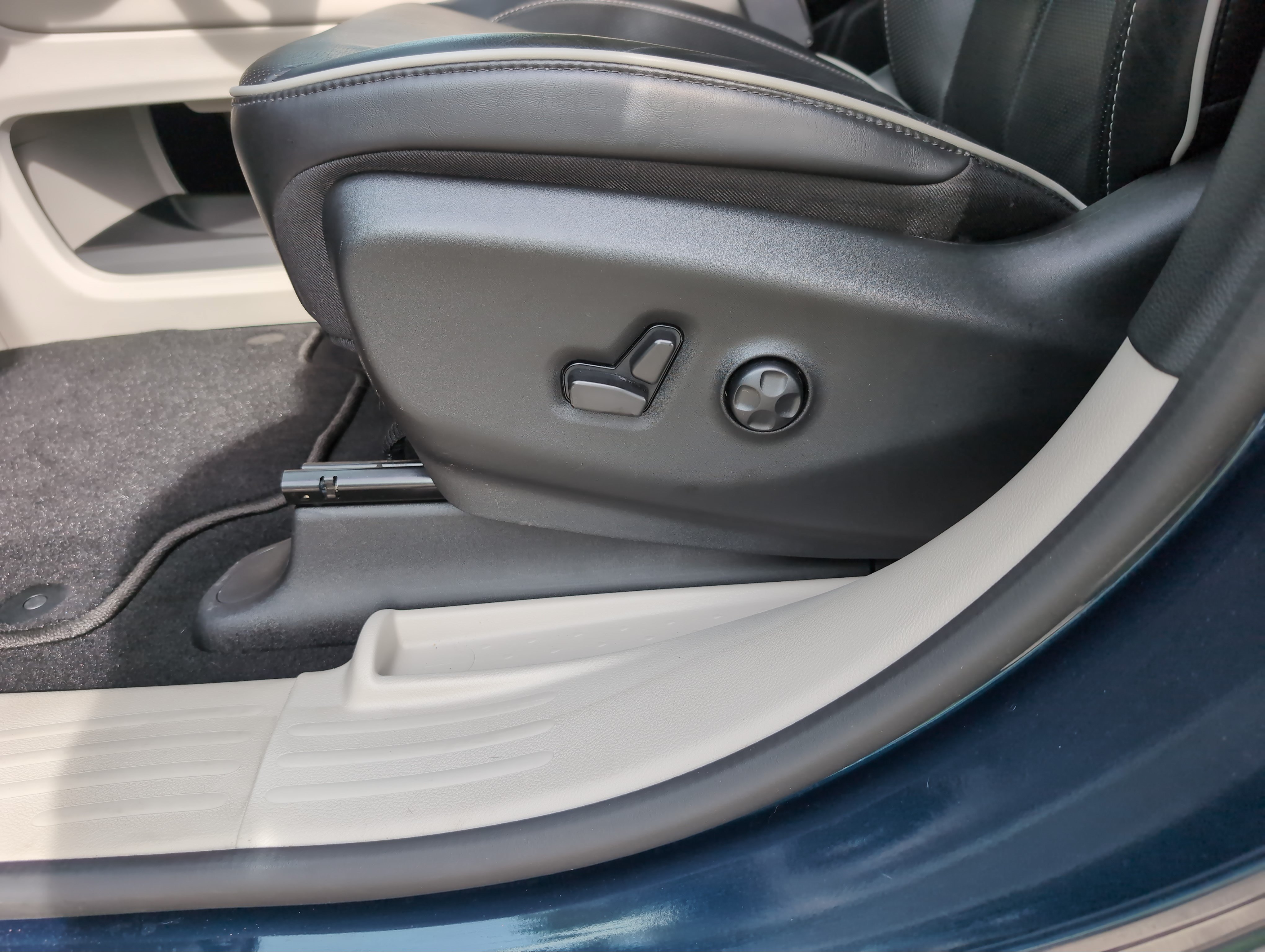 Used 2023 Chrysler Pacifica Limited FWD image 17
