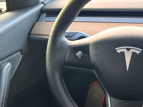 Used 2022 Tesla Model Y Performance image 18