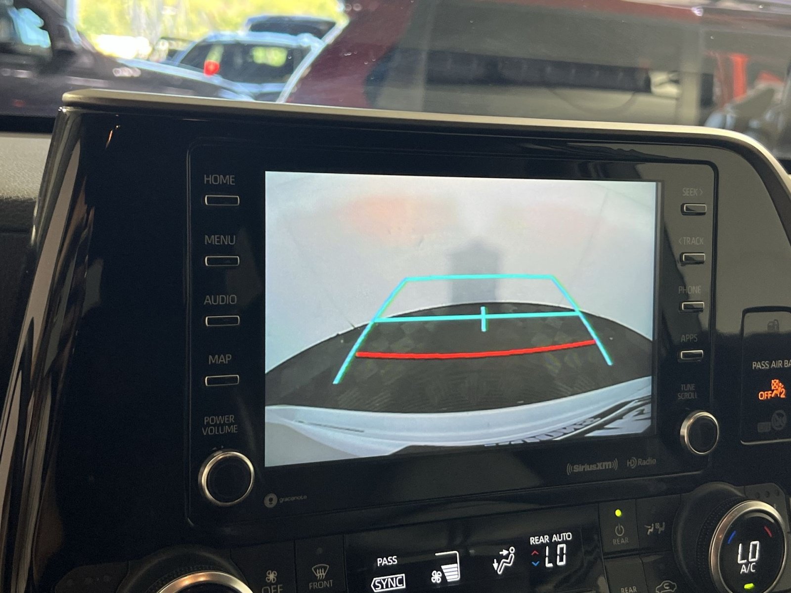 Used 2022 Toyota Highlander XLE AWD/4WD image 17