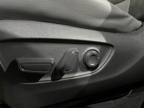 Used 2021 Toyota Sienna Limited image 28