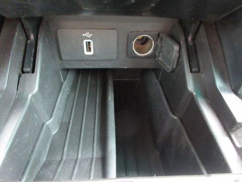 Used 2017 Ford Explorer XLT w/ Equipment Group 202A FWD image 28