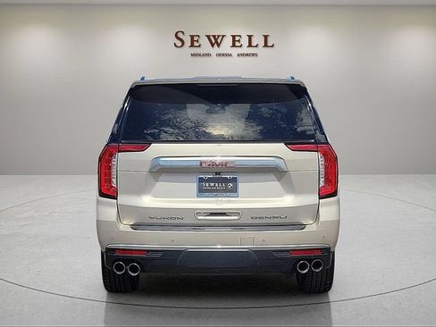Used 2023 GMC Yukon XL Denali w/ Max Trailering Package AWD/4WD image 4
