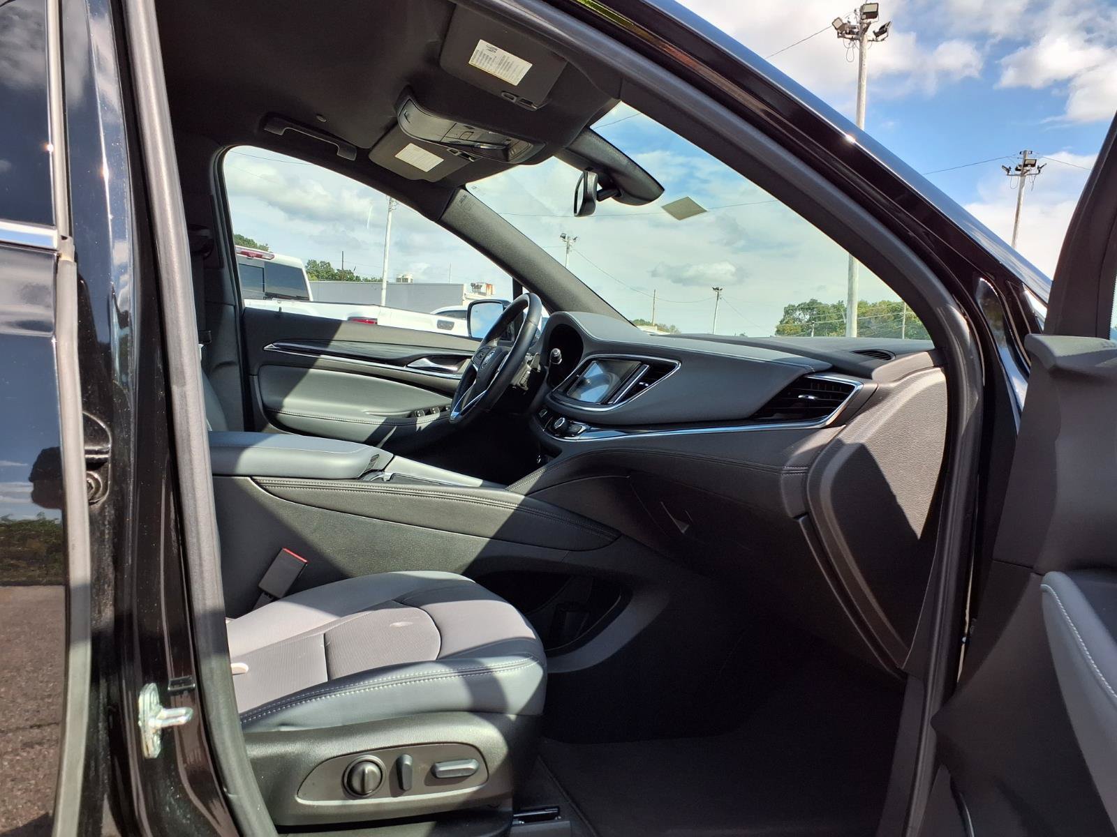 Used 2024 Buick Enclave Essence FWD image 24