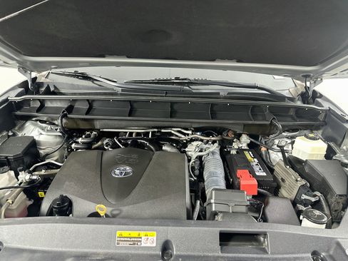 Used 2022 Toyota Highlander LE FWD image 36