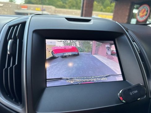 Used 2020 Ford Edge SE image 4