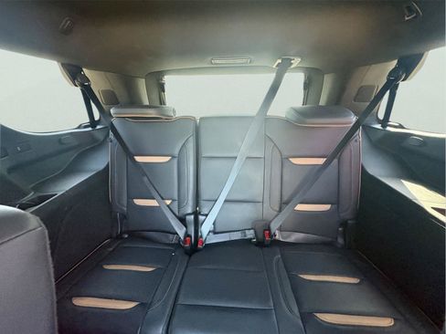 Used 2024 GMC Yukon AT4 w/ AT4 Premium Package AWD/4WD image 11