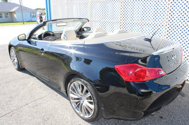 Used 2011 INFINITI G37 Convertible w/ Premium Pkg RWD image 4