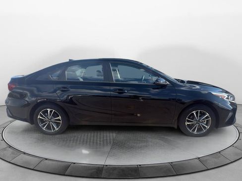 Used 2023 Kia Forte LXS w/ LXS Technology Package FWD image 2