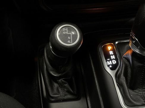 Used 2022 Jeep Gladiator Sport image 21