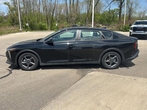 Used 2025 Kia K4 FWD image 2