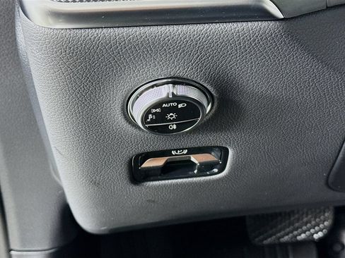 Used 2026 Mercedes-Benz GLC 300 4MATIC image 11