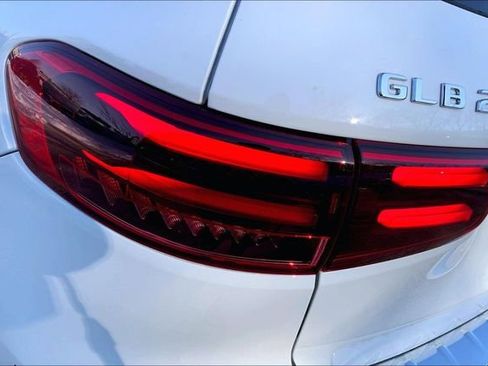 Used 2025 Mercedes-Benz GLB 250 4MATIC image 24